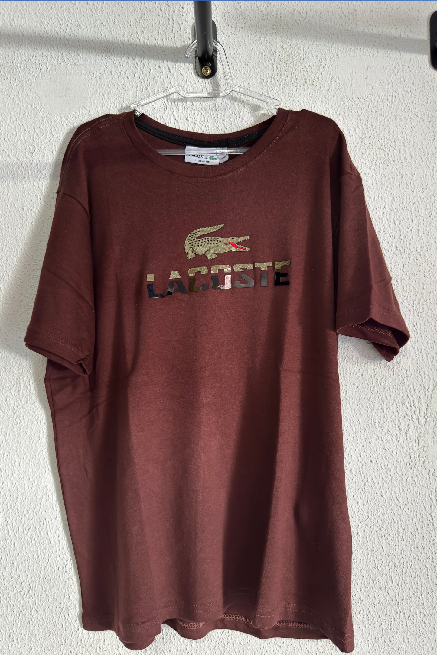 Camiseta Lacoste Escrita Couro