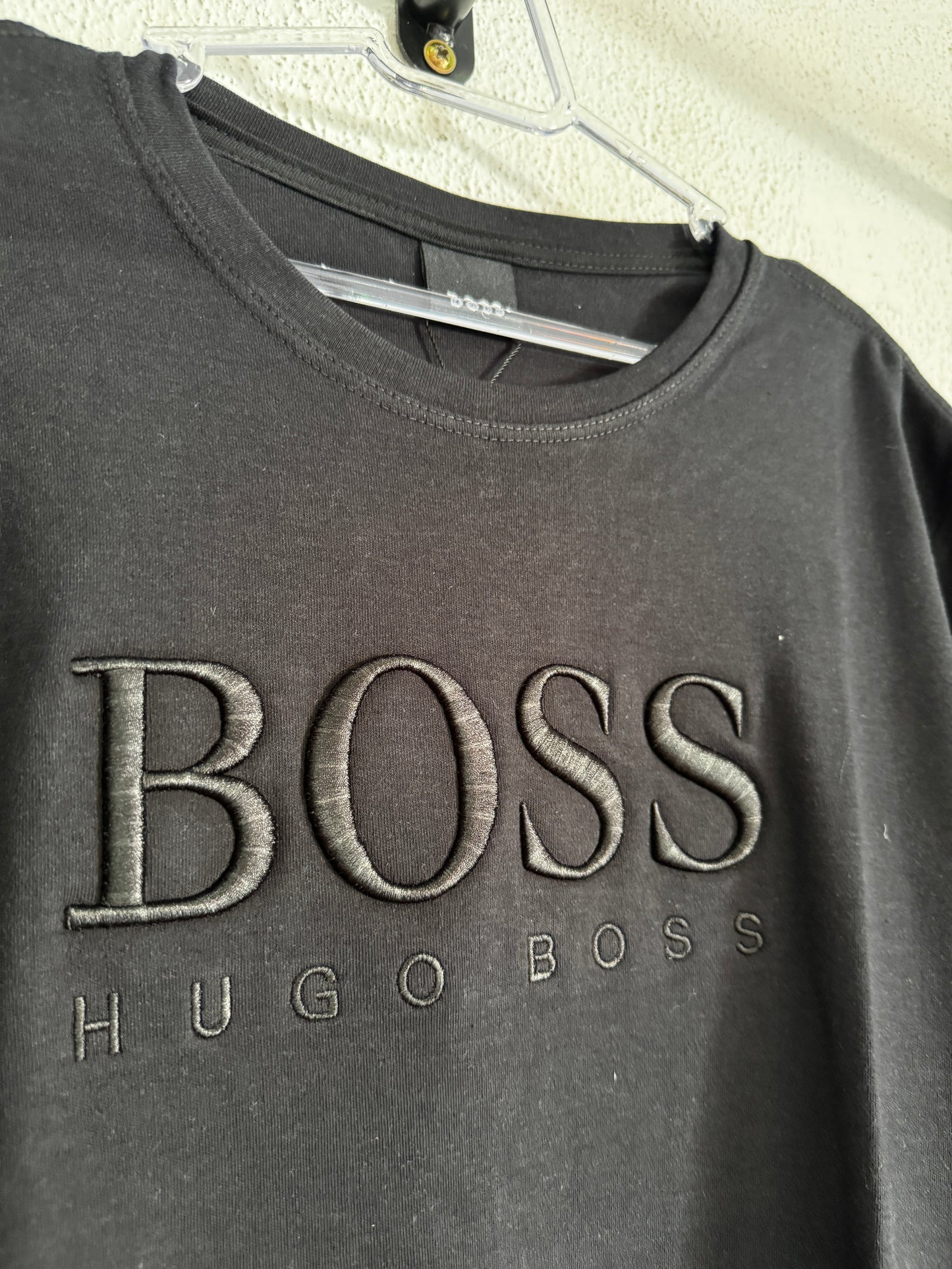 Camiseta Hugo Boss Logo Bordada