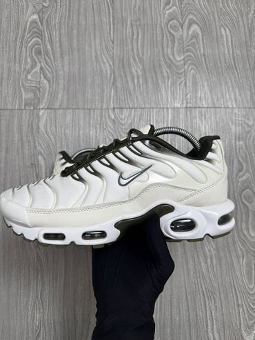 Tênis Nike TN White/Medium Olive