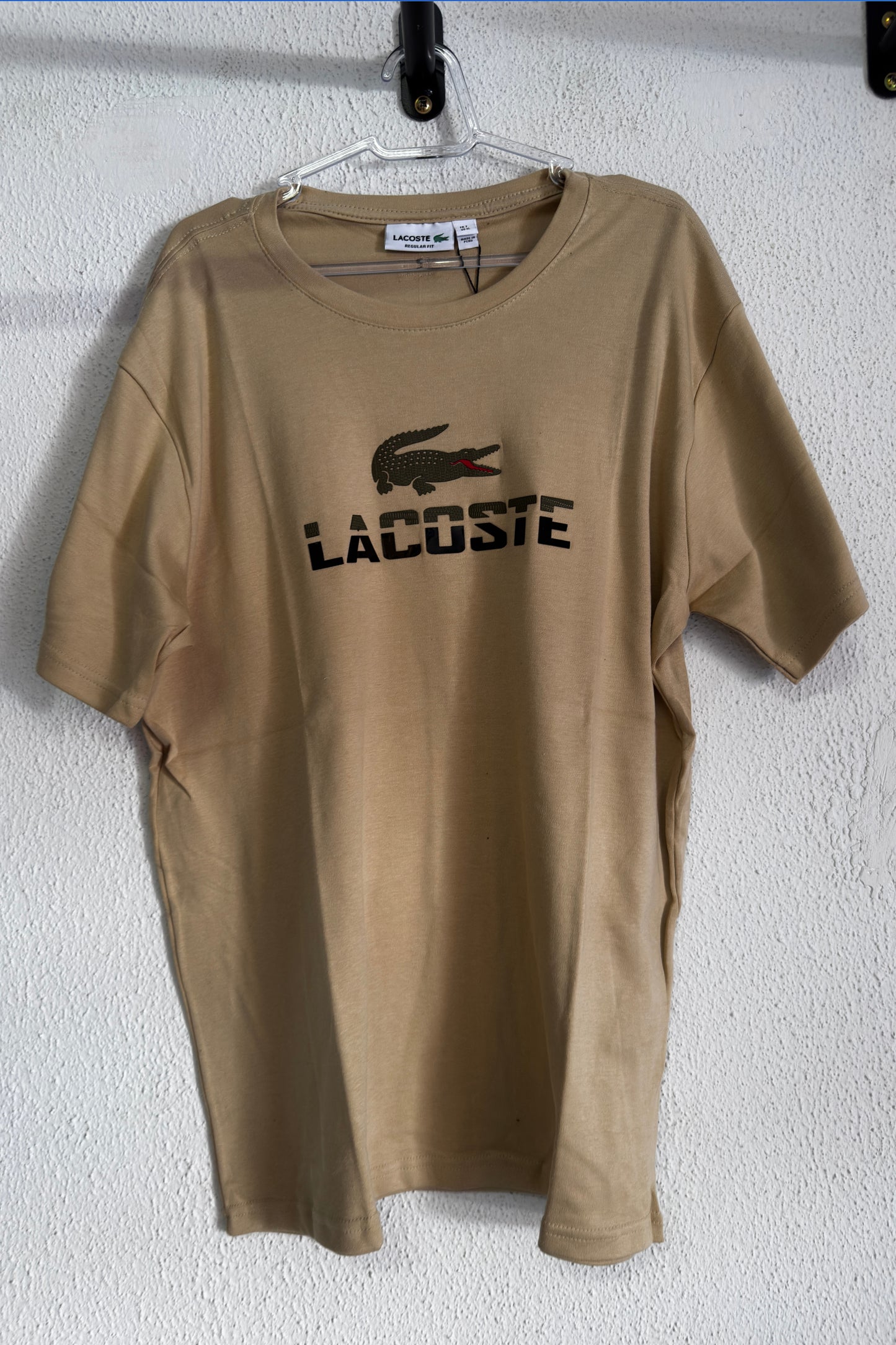 Camiseta Lacoste Escrita Couro