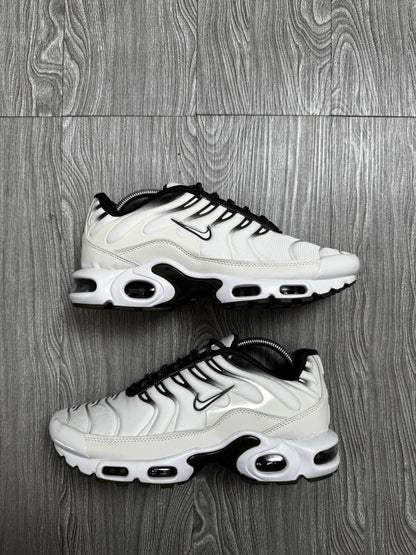 Tênis Nike TN White/Medium Olive