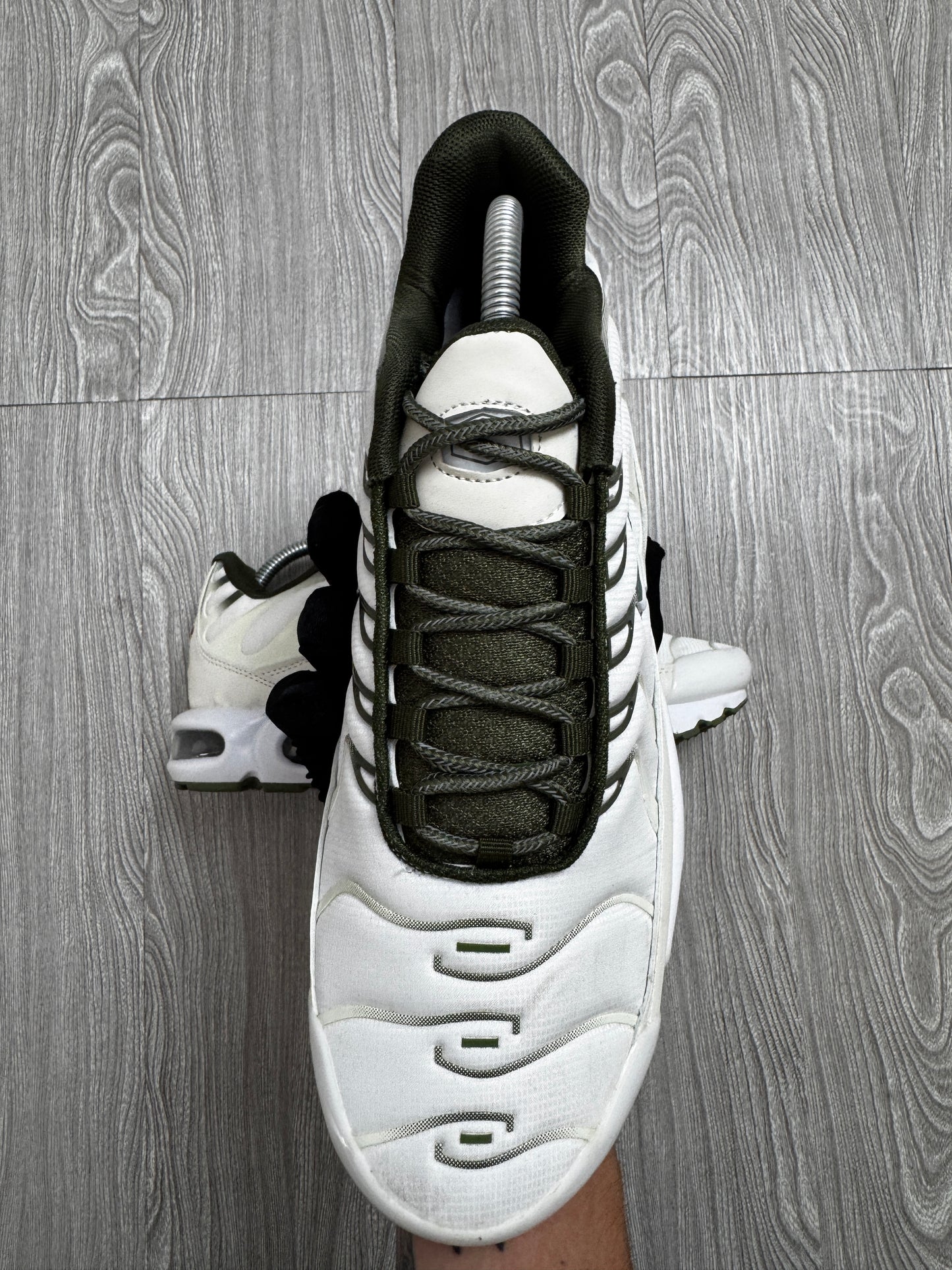 Tênis Nike TN White/Medium Olive