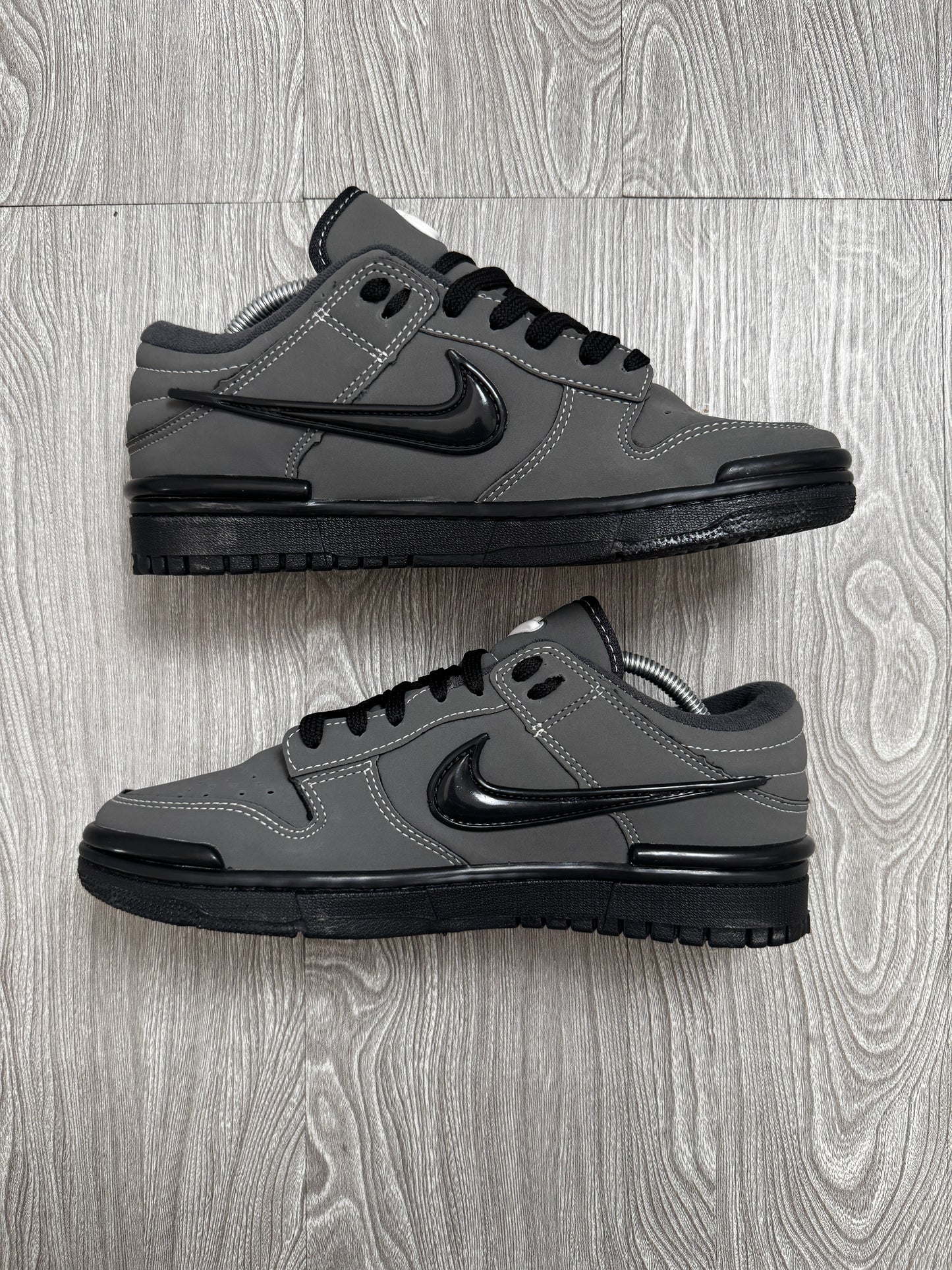 Tênis Nike Dunk Low "Photon Dust / Black"