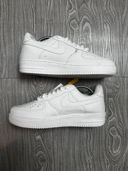Tênis Nike Air Force 1 Low “Triple White”