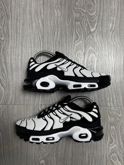 Tênis Nike TN Panda