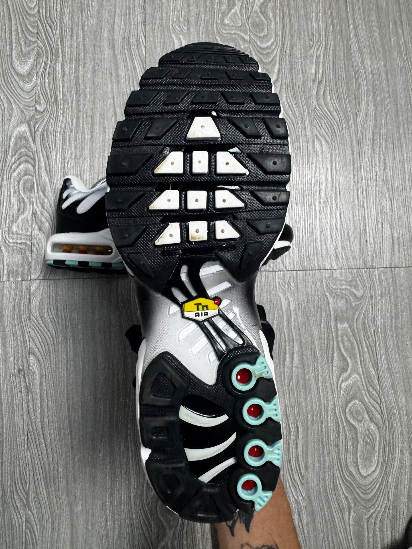 Tênis Nike TN Black/Volt/Crimson