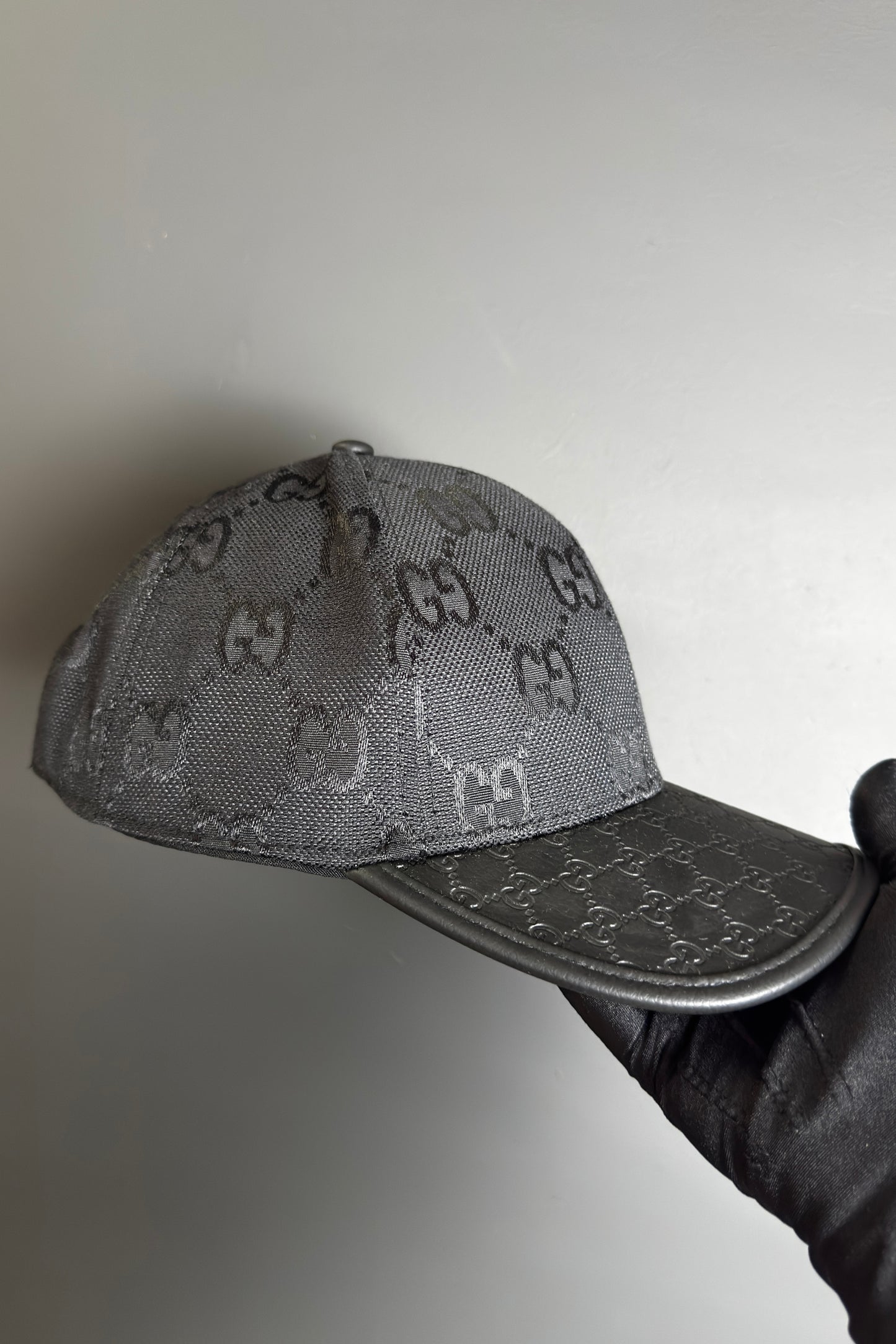 Boné Gucci GG Black Supreme